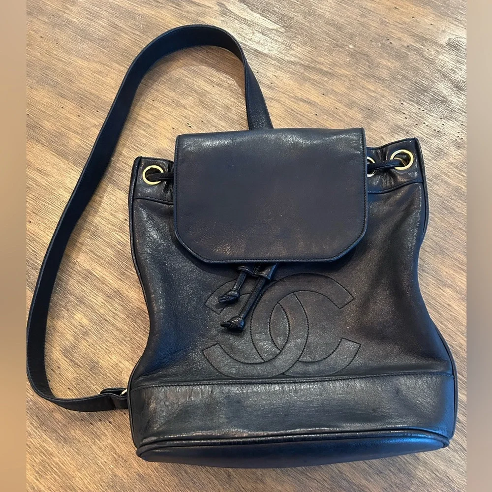 Vintage CHANEL CC Logo Black Caviar Leather BACKPACK added Pouch Drawstring - Picture 4 of 16